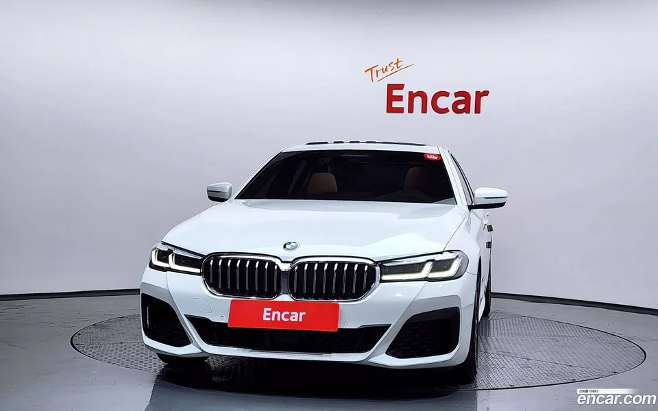 BMW 5 Series 520i M 2023 — миниатюра 3