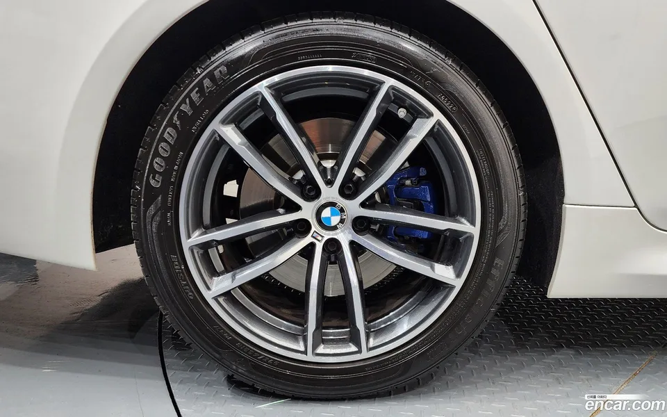 BMW 5 Series 520i M 2023 — миниатюра 5