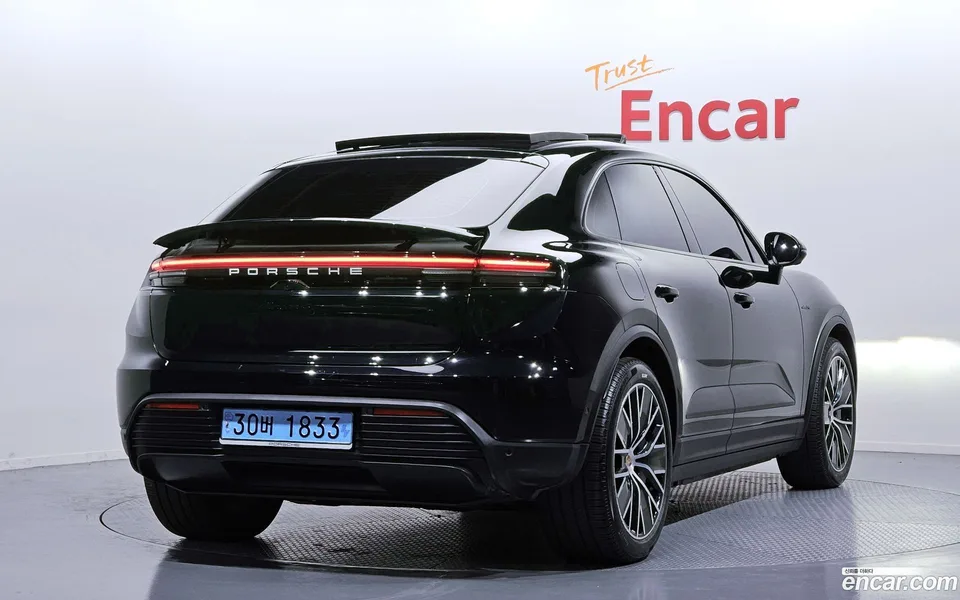 Porsche Macan Electric 4 2025 — миниатюра 2