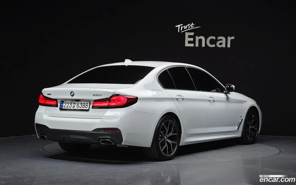 BMW 5 Series 530i xDrive M 2023 — миниатюра 2