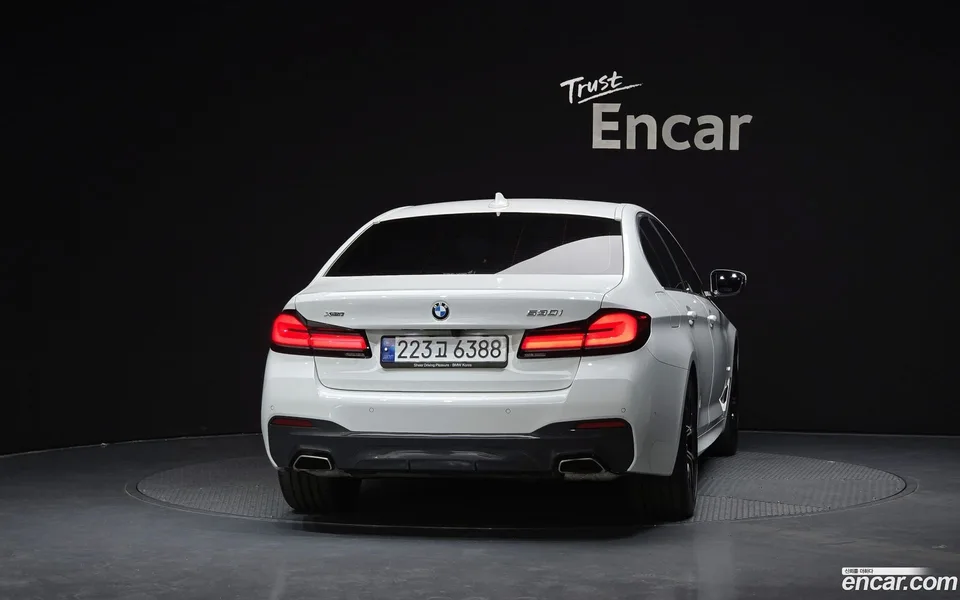 BMW 5 Series 530i xDrive M 2023 — миниатюра 4