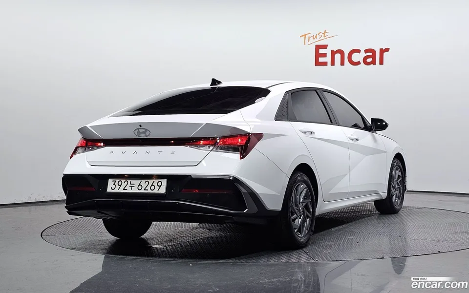 Hyundai Avante CN7 Hybrid 2025 — миниатюра 2