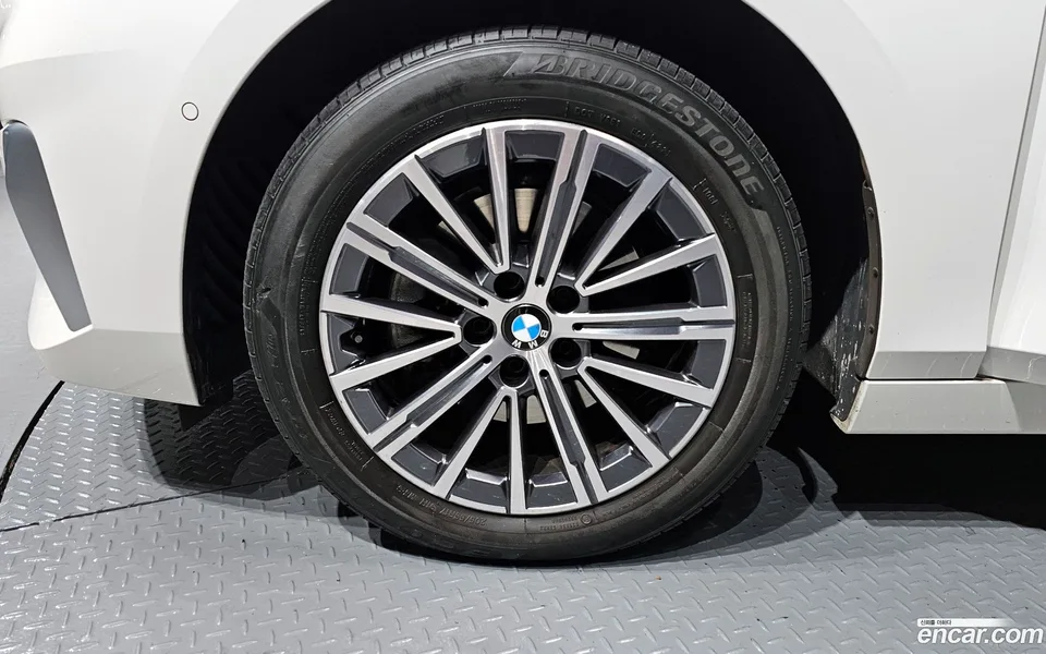 BMW 2 Series Active Tourer 220i 2023 — миниатюра 5