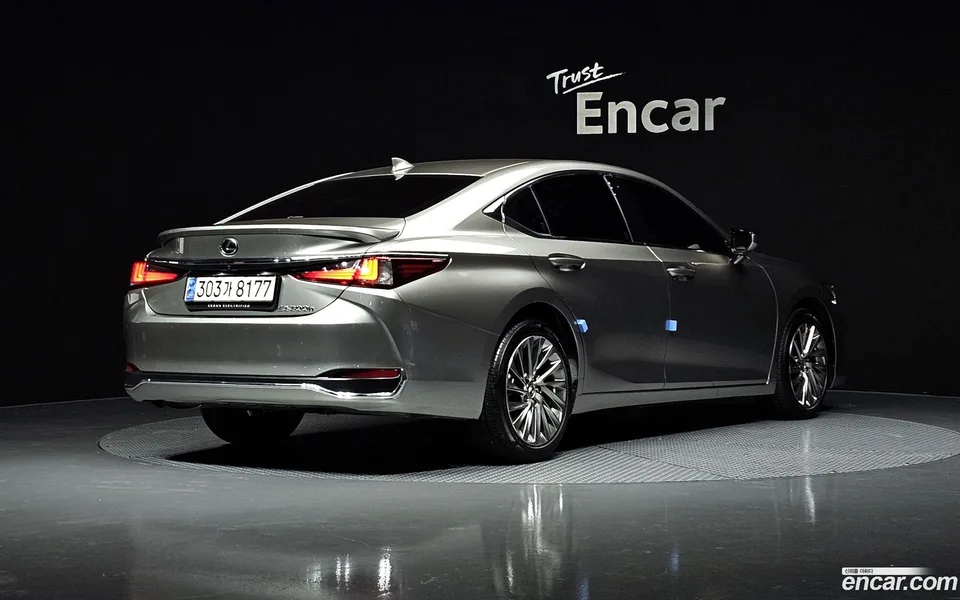 Lexus ES 300h 2023 — миниатюра 2