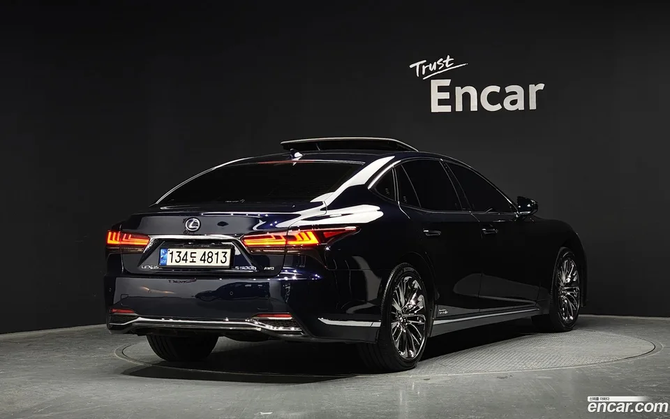 Lexus LS 500h 3.5 AWD 2022 — миниатюра 2