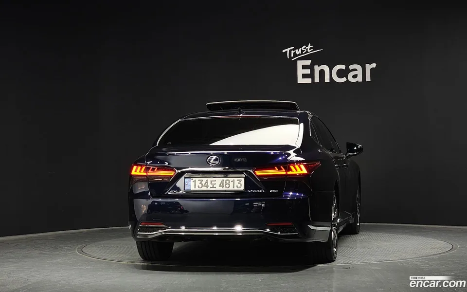 Lexus LS 500h 3.5 AWD 2022 — миниатюра 4