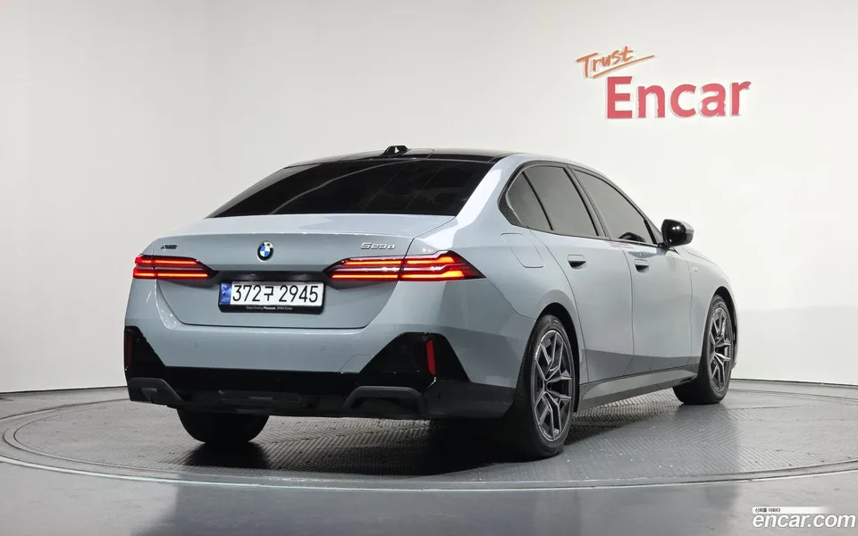 BMW 5 Series 523d xDrive M 2024 — миниатюра 2