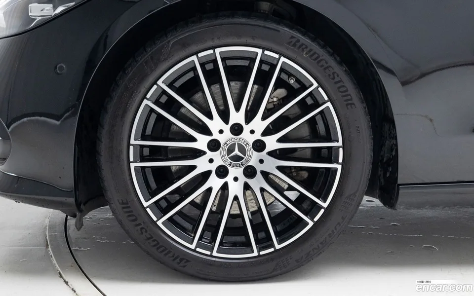 Mercedes-Benz C-Class C300 4MATIC 2024 — миниатюра 5