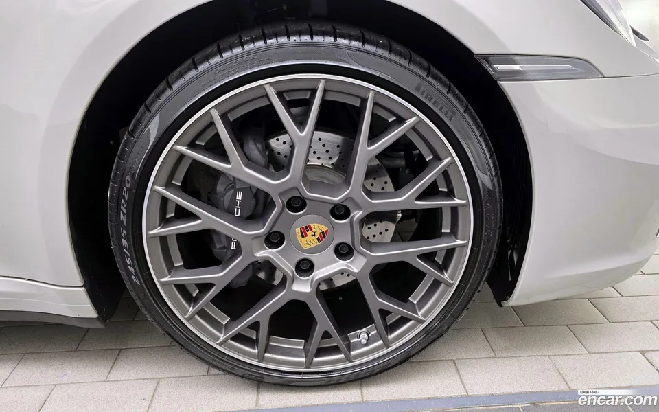 Porsche 911 (992) 2024 — миниатюра 5