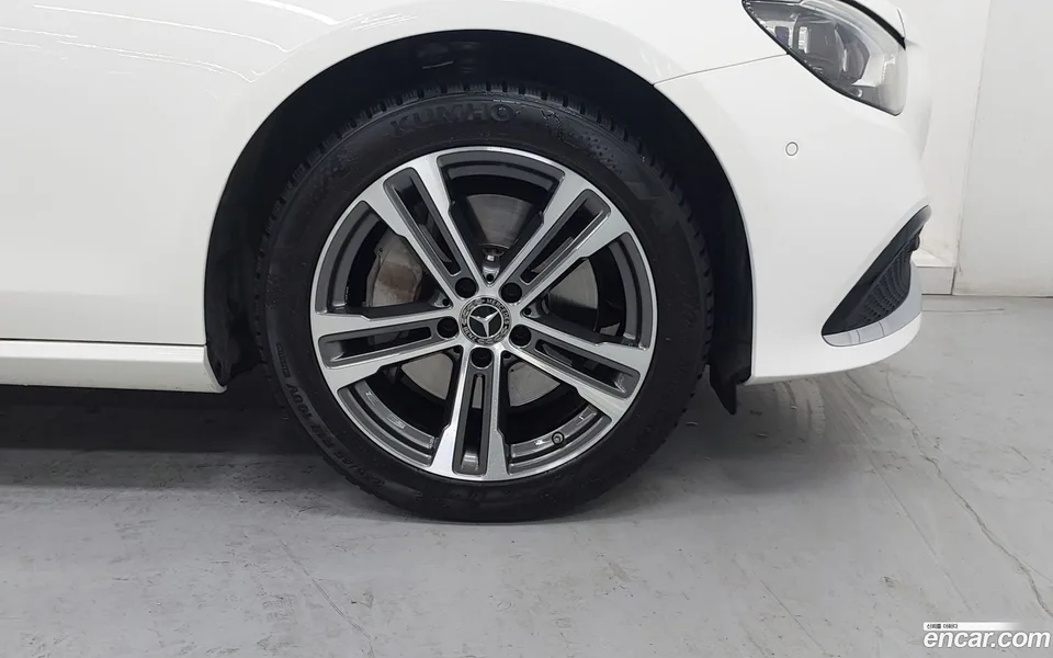 Mercedes-Benz E-Class E350 4MATIC 2022 — миниатюра 5