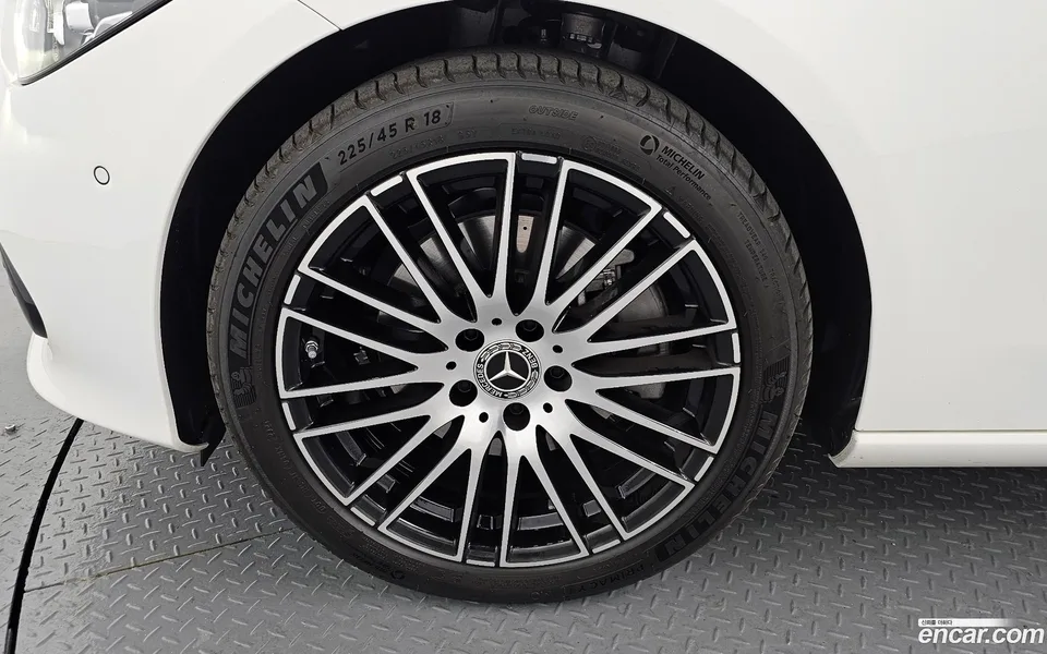 Mercedes-Benz C-Class C200 2025 — миниатюра 5
