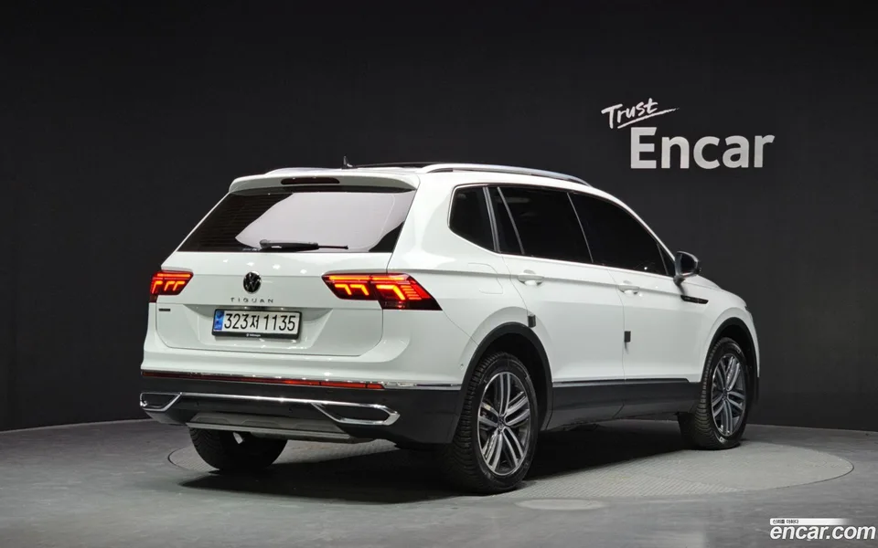 Volkswagen Tiguan Allspace 2.0 TSI 2023 — миниатюра 2