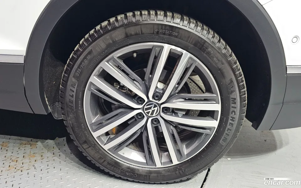 Volkswagen Tiguan Allspace 2.0 TSI 2023 — миниатюра 5