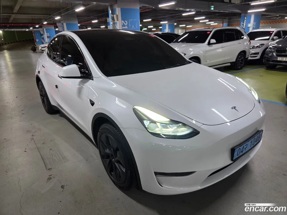 Tesla Model Y AWD 2024 — миниатюра 2