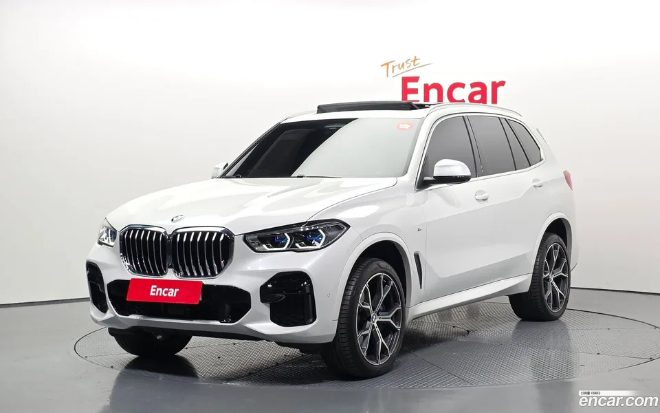 BMW X5 xDrive 40i M 2023 — фото 1, купить с доставкой в Москву