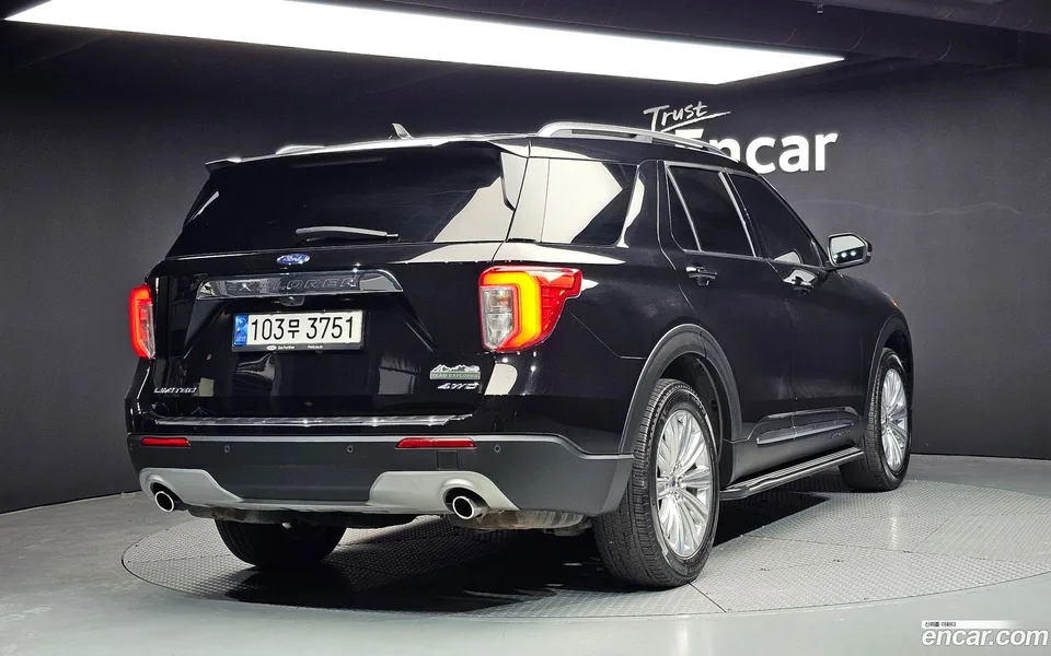 Ford Explorer 2.3 4WD 2022 — миниатюра 2