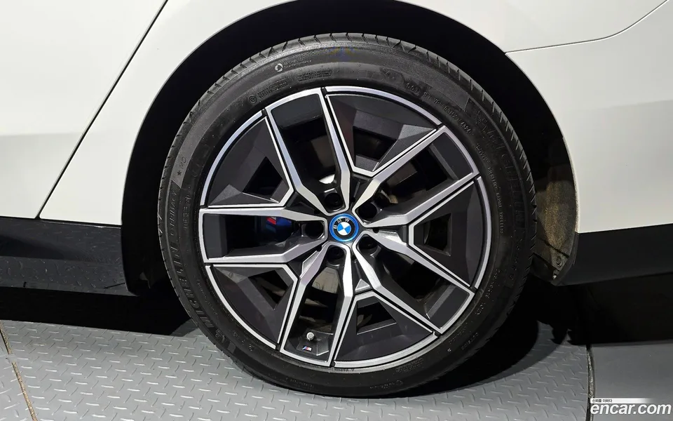 BMW i5 eDrive 40 M 2025 — миниатюра 5