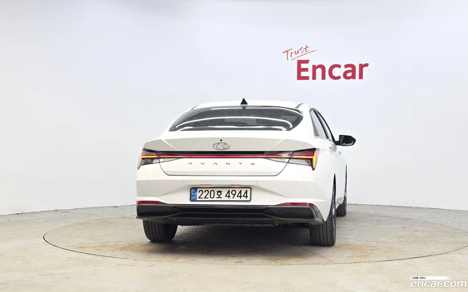 Hyundai Avante Hybrid 2023 — миниатюра 4