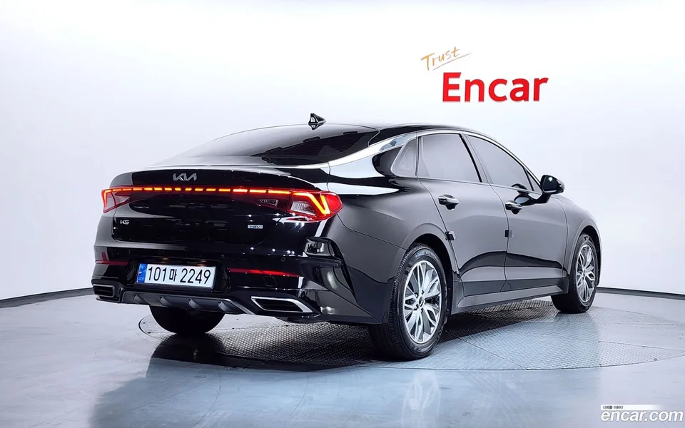 Kia K5 Hybrid 2023 — миниатюра 2