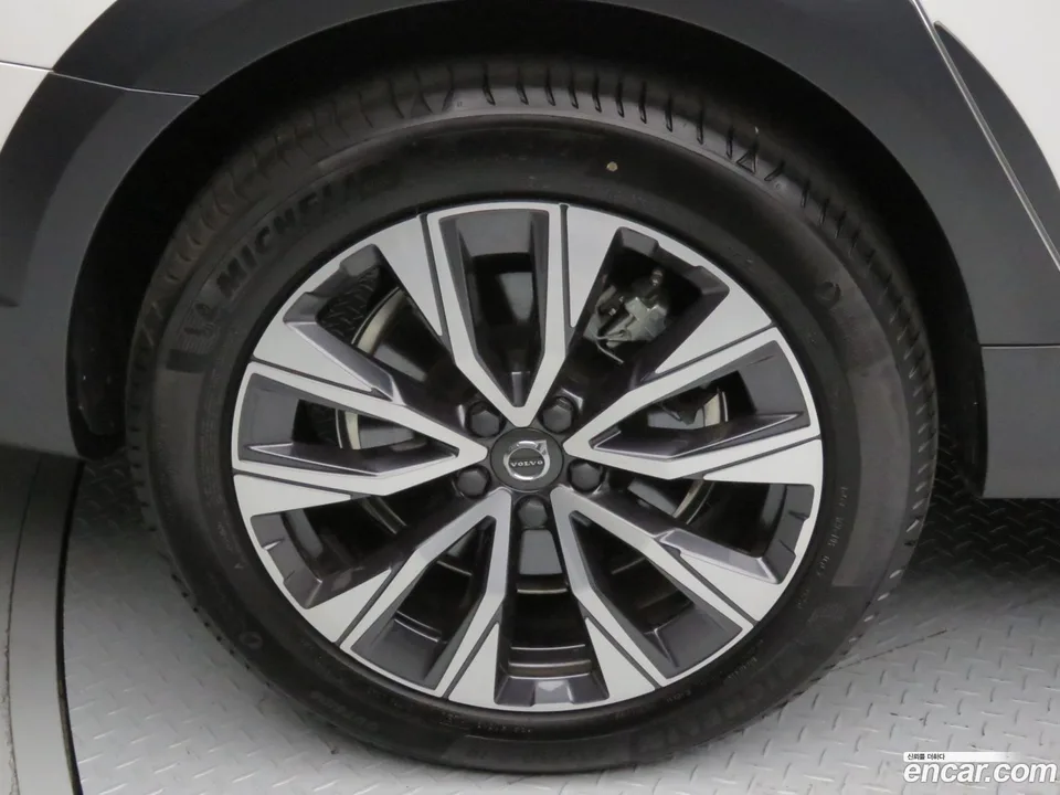 Volvo V90 Cross Country B5 AWD 2025 — миниатюра 5
