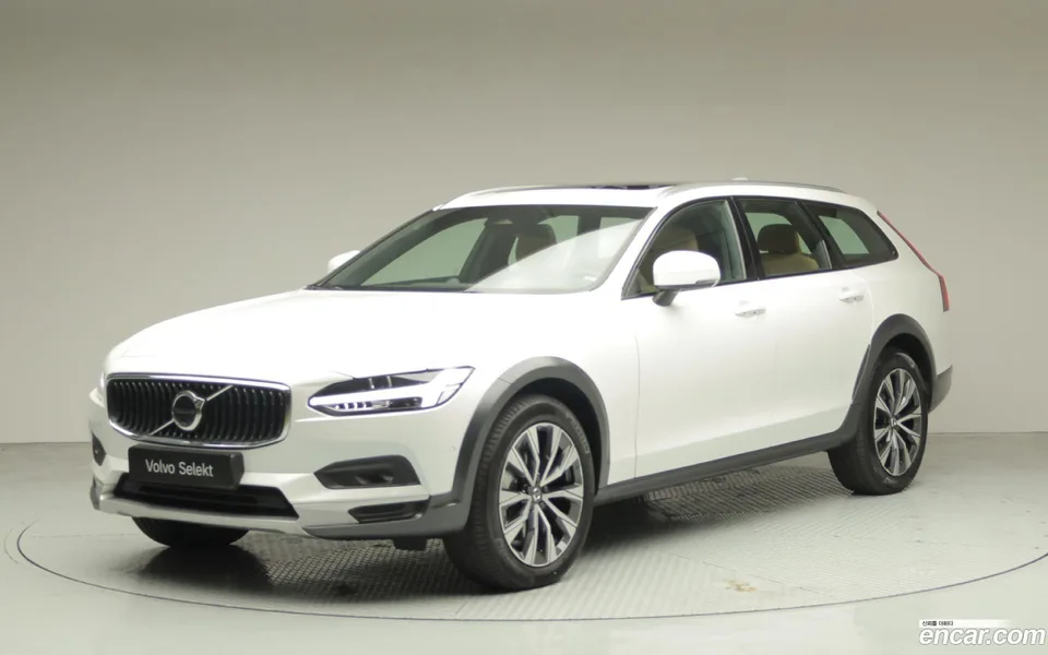 Volvo V90 Cross Country B5 AWD 2025 — фото 1, купить с доставкой в Москву