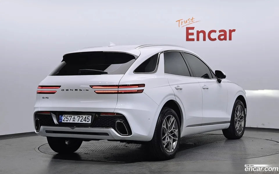 Genesis GV70 2.5T 2WD 2023 — миниатюра 2