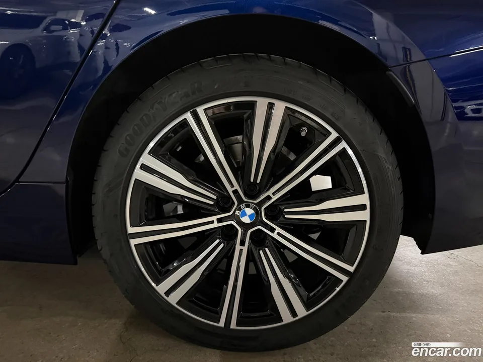 BMW 3 Series 320i 2025 — миниатюра 5