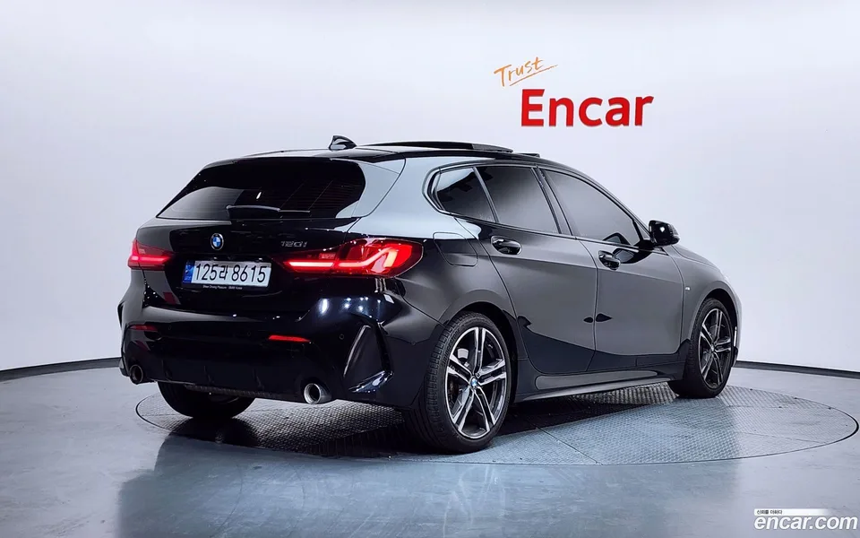 BMW 1 Series 120i M 2022 — миниатюра 2