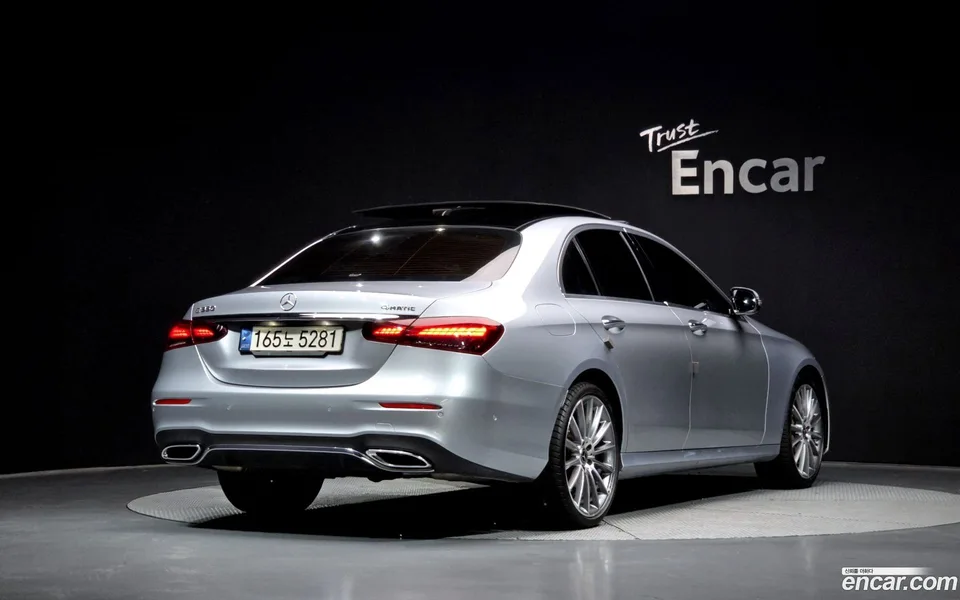Mercedes-Benz E-Class E350 4MATIC AMG Line 2022 — миниатюра 2