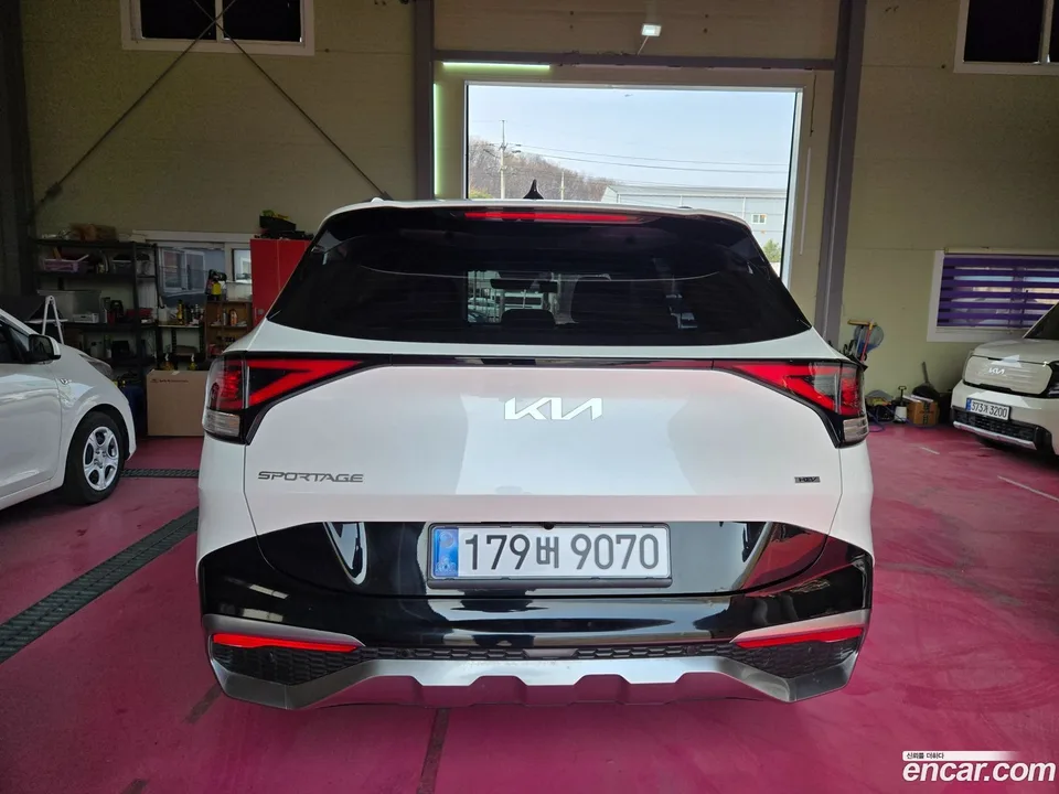 Kia Sportage Hybrid 2WD 2023 — миниатюра 4