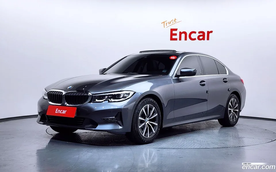BMW 3 Series 320i 2022 — фото 1, купить с доставкой в Москву