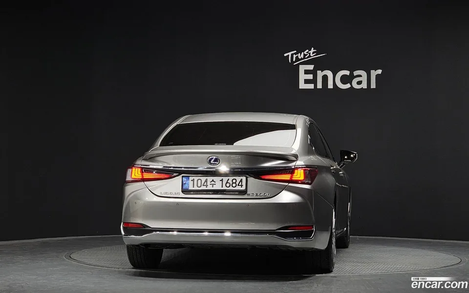 Lexus ES 300h 2022 — миниатюра 4