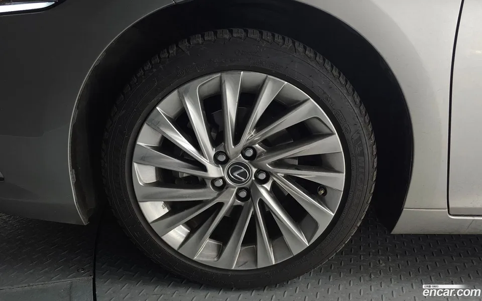 Lexus ES 300h 2022 — миниатюра 5