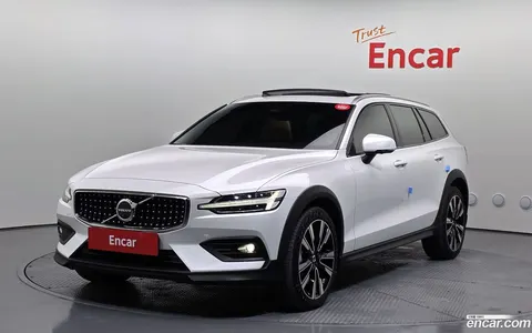 Volvo V60 Cross Country 2023 купить в Москве