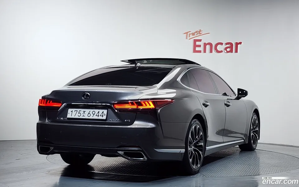 Lexus LS 500 3.5 AWD 2022 — миниатюра 2