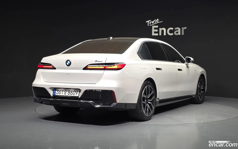 BMW 7 Series 740i sDrive M 2023 — миниатюра 2