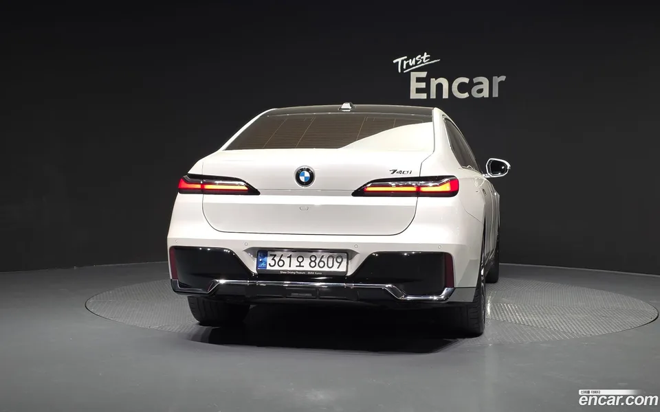 BMW 7 Series 740i sDrive M 2023 — миниатюра 4