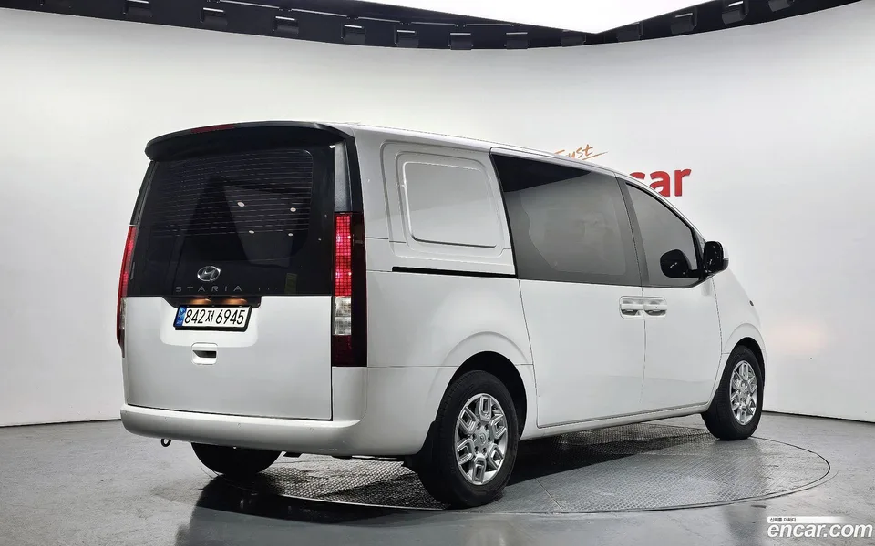 Hyundai Staria 5 2022 — миниатюра 2