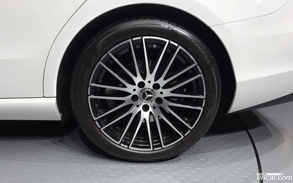 Mercedes-Benz C-Class C300 4MATIC 2023 — миниатюра 5