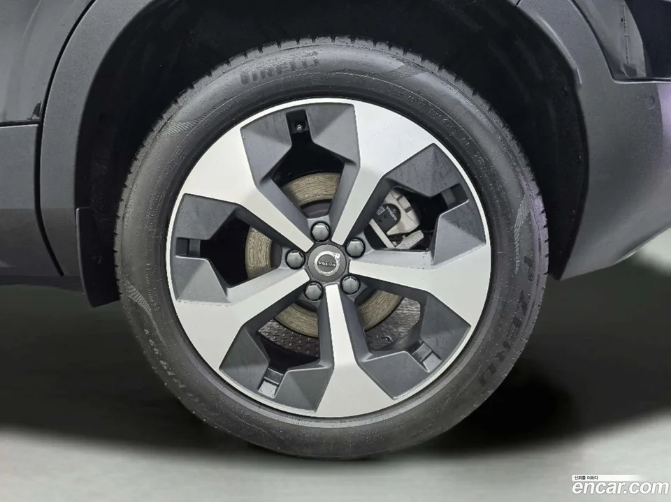 Volvo XC40 B4 2024 — миниатюра 5