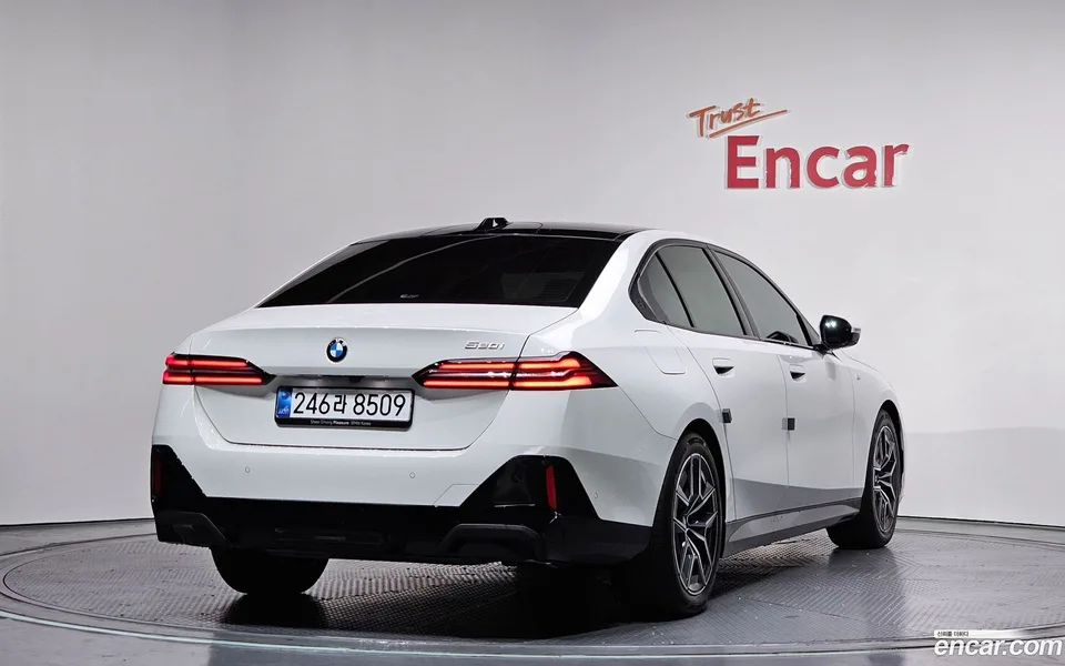 BMW 5 Series 520i M 2025 — миниатюра 2