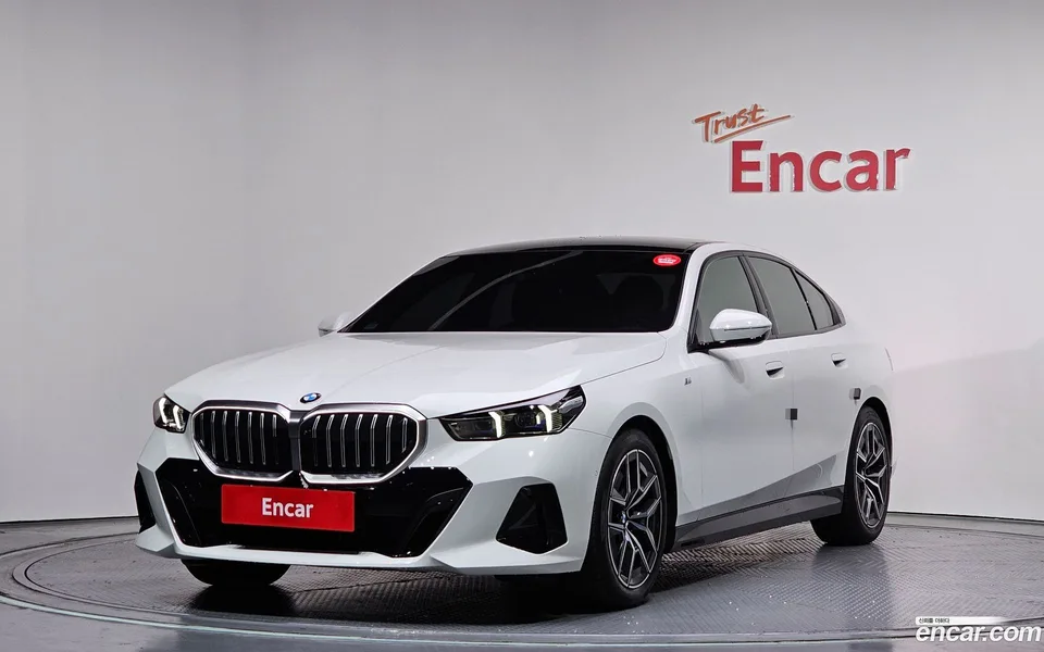 BMW 5 Series 520i M 2025 — фото 1, купить с доставкой в Москву