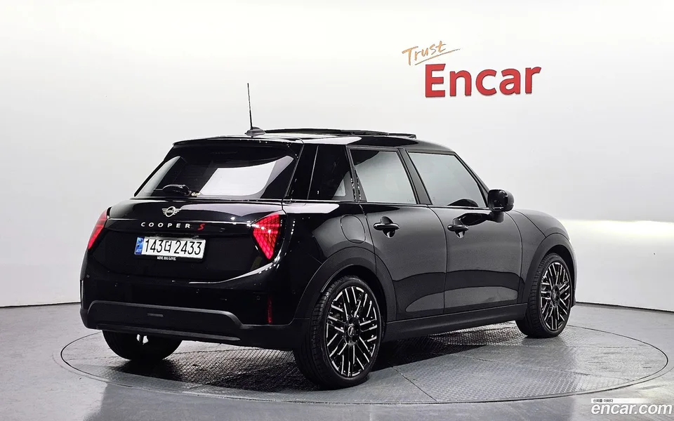 MINI Cooper S 5 2024 — миниатюра 2