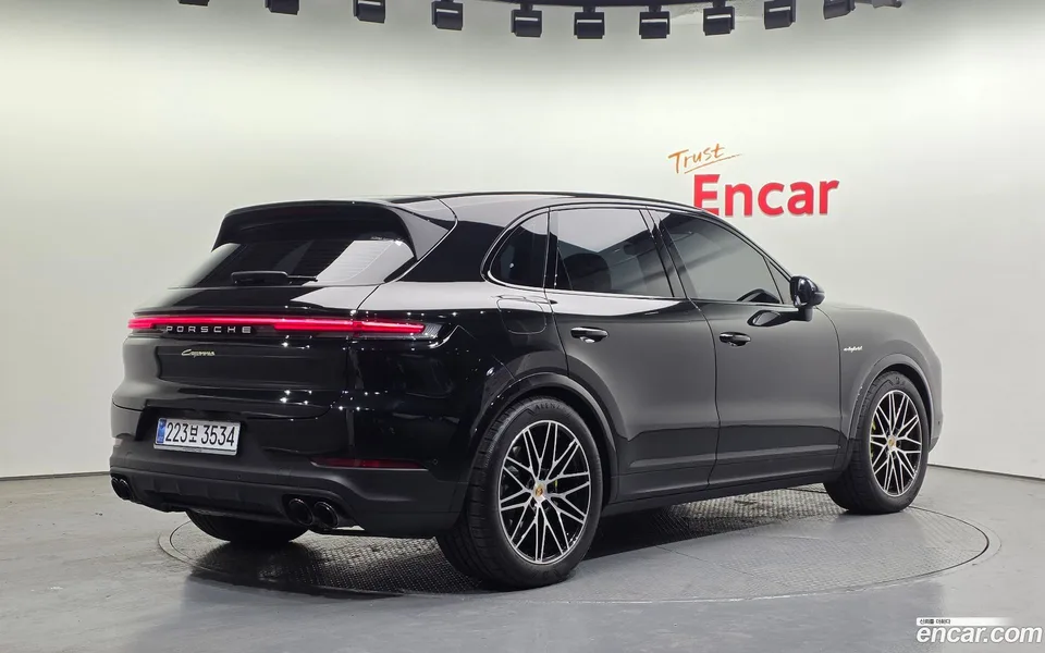 Porsche Cayenne 3.0 E- 2024 — миниатюра 2