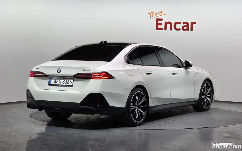 BMW 5 Series 530i xDrive M 2024 — миниатюра 2