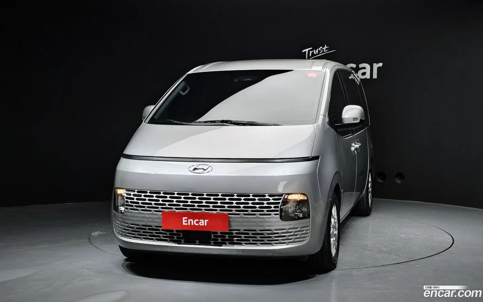 Hyundai Staria 3 2023 — миниатюра 3