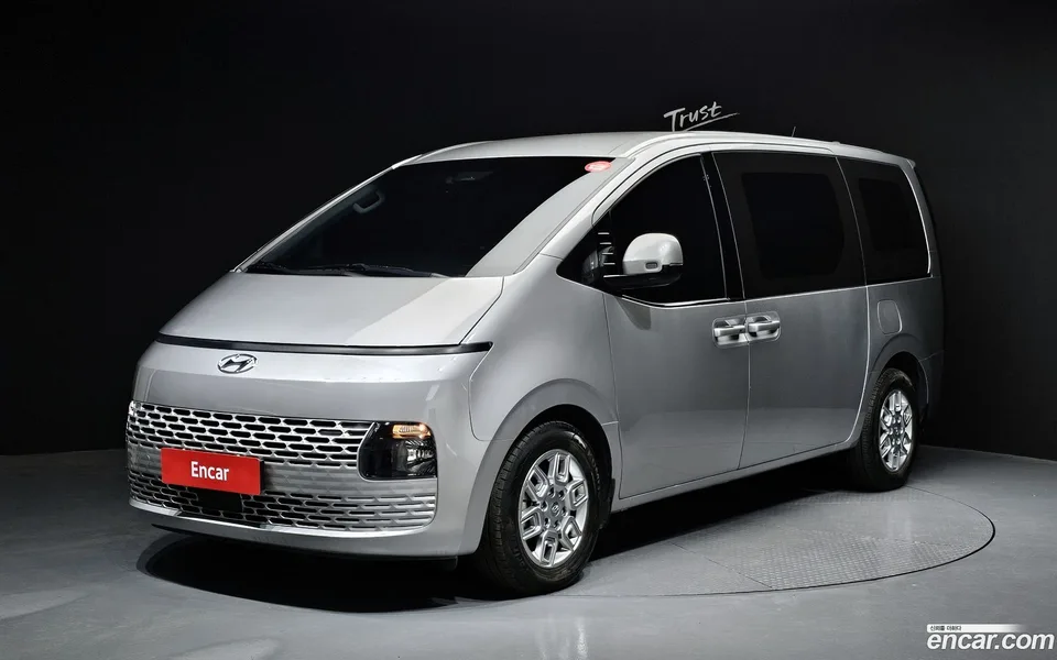 Hyundai Staria 3 2023 — фото 1, купить с доставкой в Москву