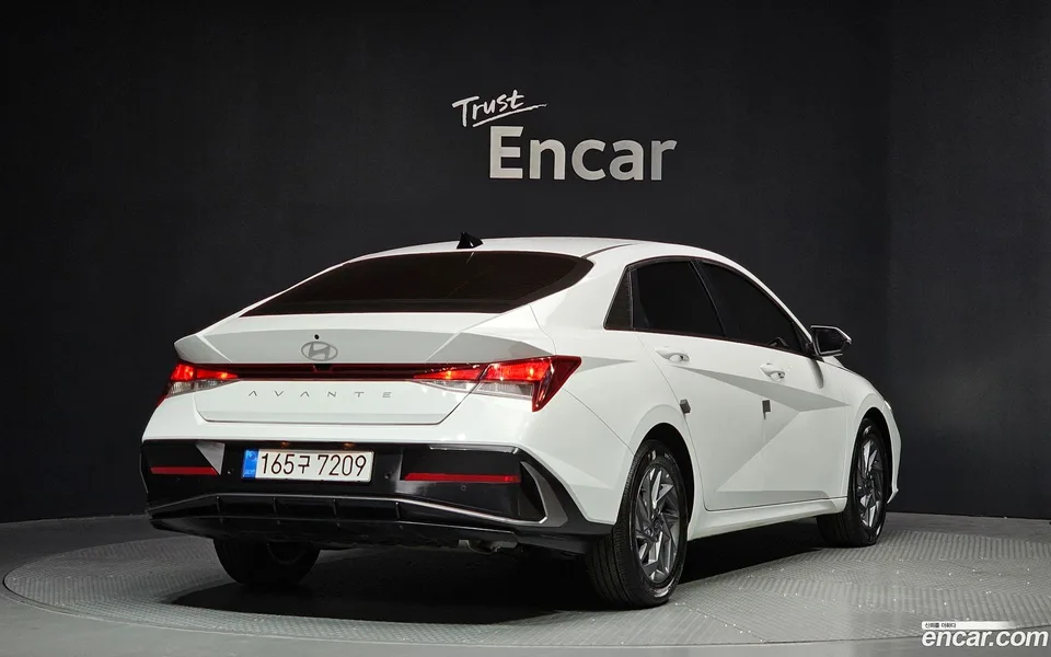 Hyundai Avante CN7 Hybrid 2025 — миниатюра 2