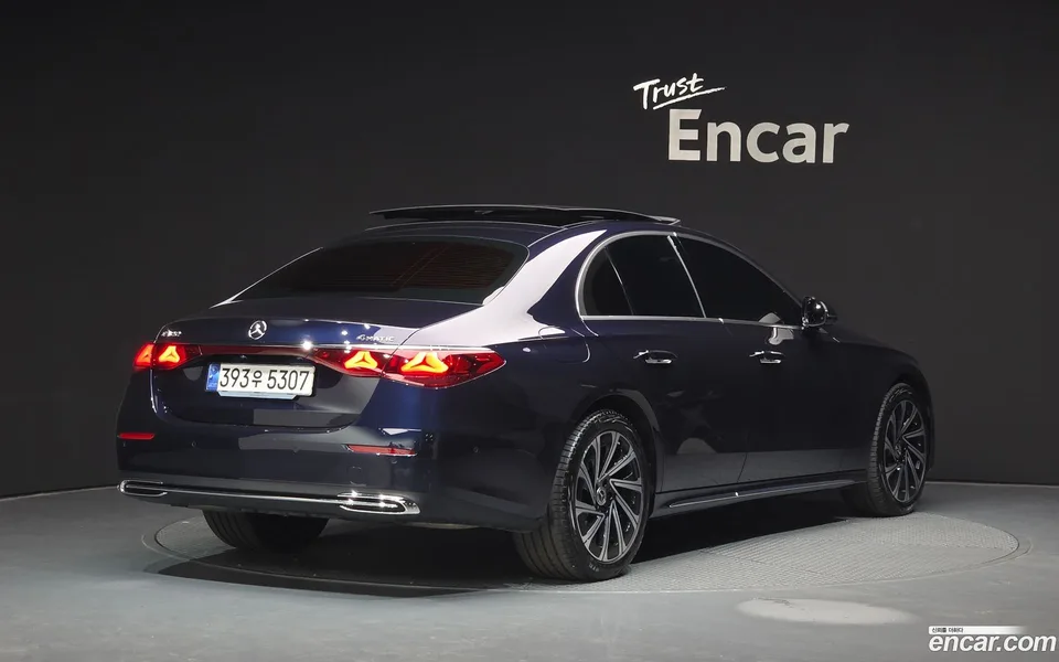 Mercedes-Benz E-Class E300 4MATIC 2024 — миниатюра 2