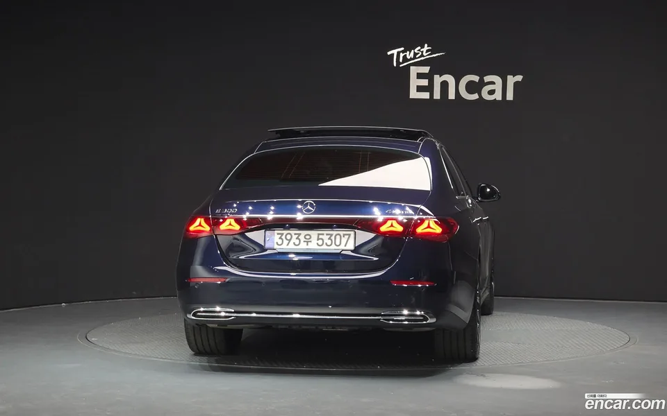 Mercedes-Benz E-Class E300 4MATIC 2024 — миниатюра 4